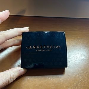 Anastasia Beverly Hills Powder Bronzer in shade Cappuccino